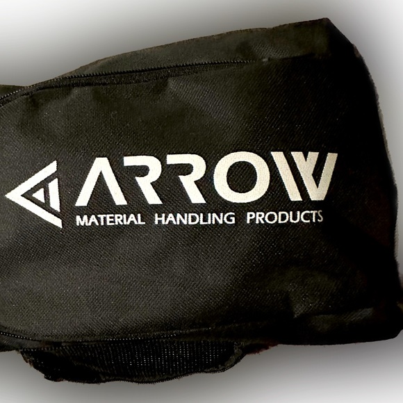RARE TRAVEL SHOE GOLF ACCESSORY BAG. ARROW PROMO ZIPPER POUCH FRONT SIDE POCKETS - Picture 2 of 4